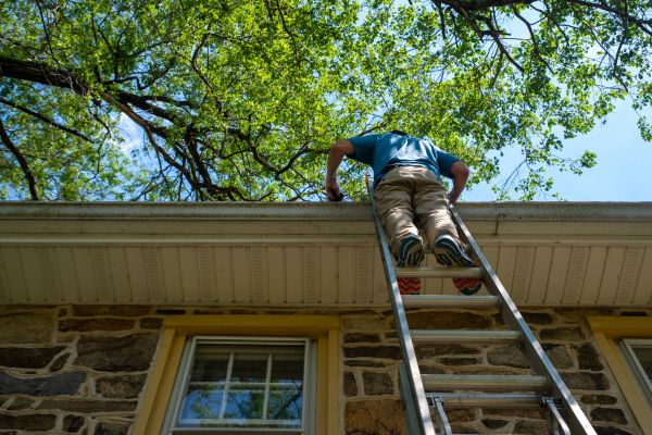 Cost of Industrial Gutter Cleaning in Seneca